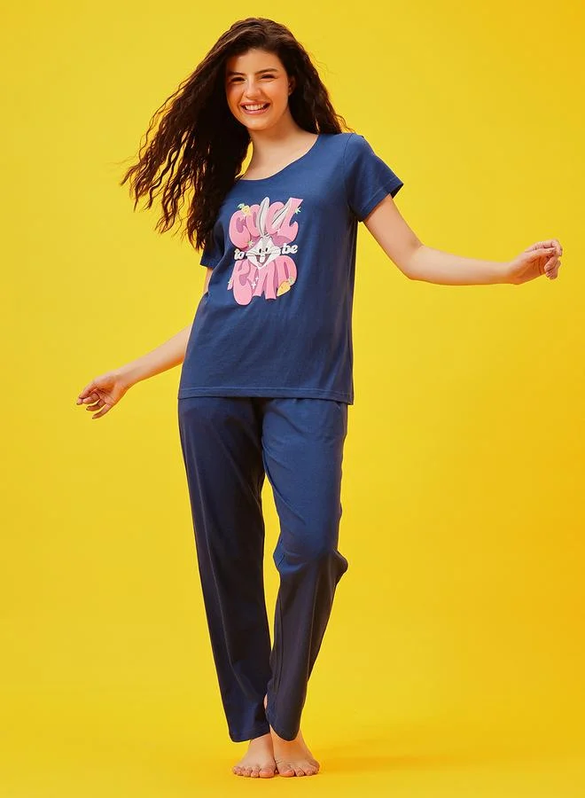 كلوفيا طقم بيجاما من بنطال وتيشيرت بطبعة جرافيك